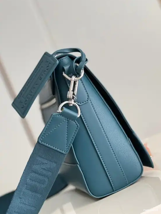 LOUIS VUITTON NEW MESSEAGE 0418